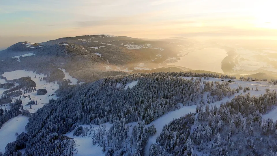 Les hauts du Jura vaudois en hiver, entre Dent de Vaulion et lac de Joux