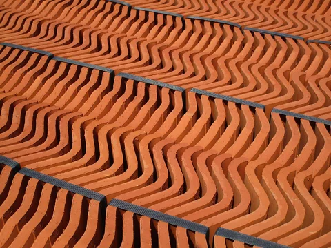 Tuiles neuves en caisses, prêtes à poser